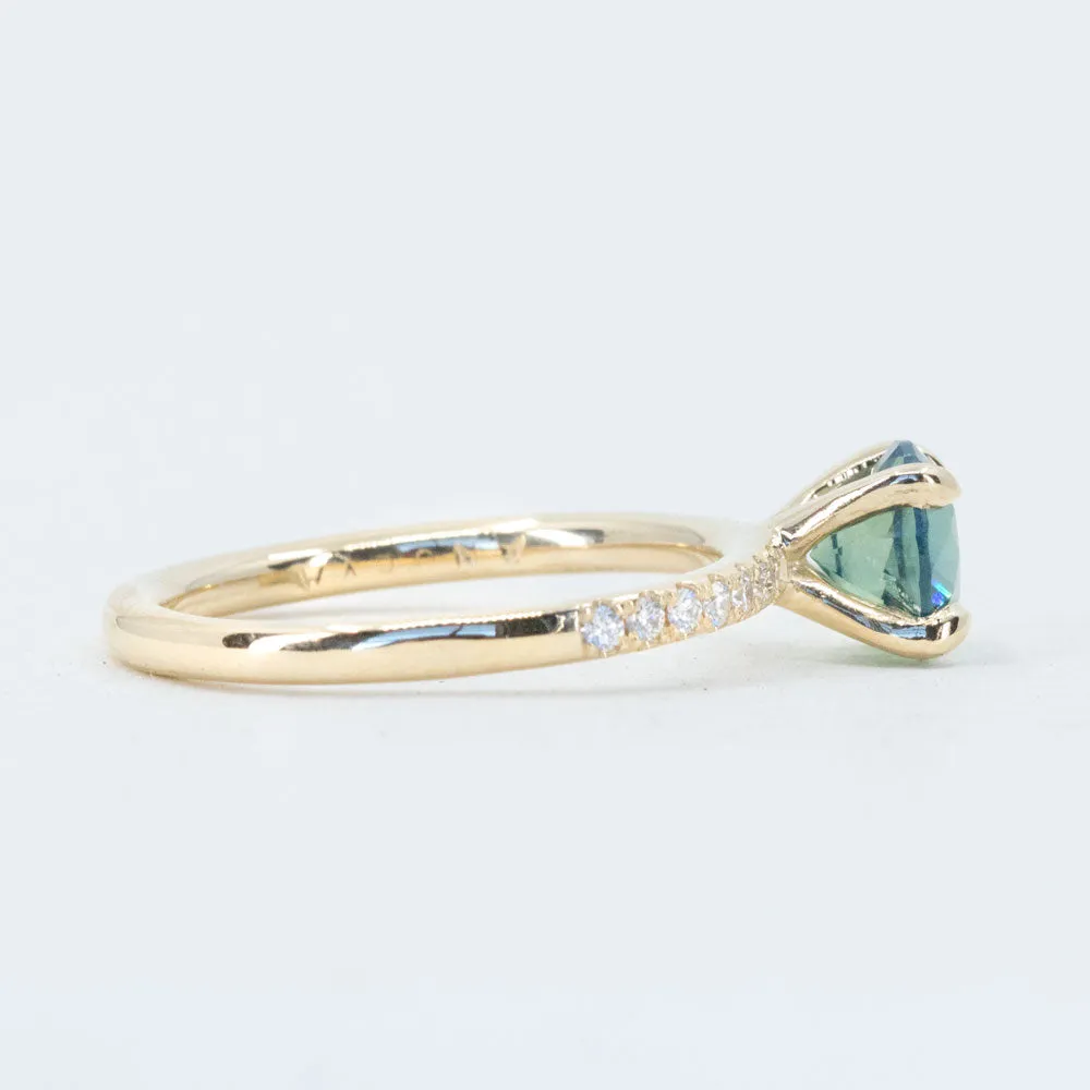 1.32ct Nigerian Sapphire Solitaire Ring with Diamonds in 14k Yellow Gold